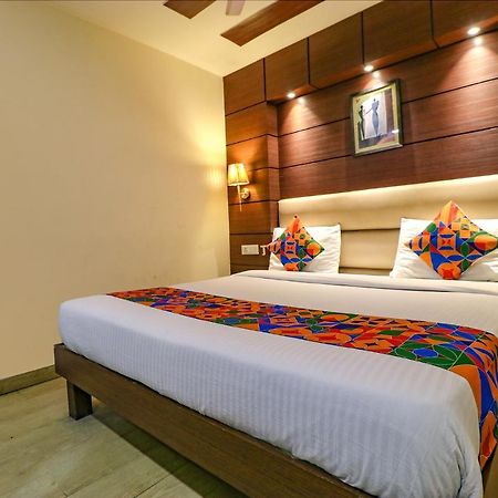 Fabhotel Admire Suites New Delhi Ngoại thất bức ảnh