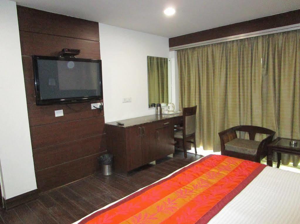Fabhotel Admire Suites New Delhi Ngoại thất bức ảnh