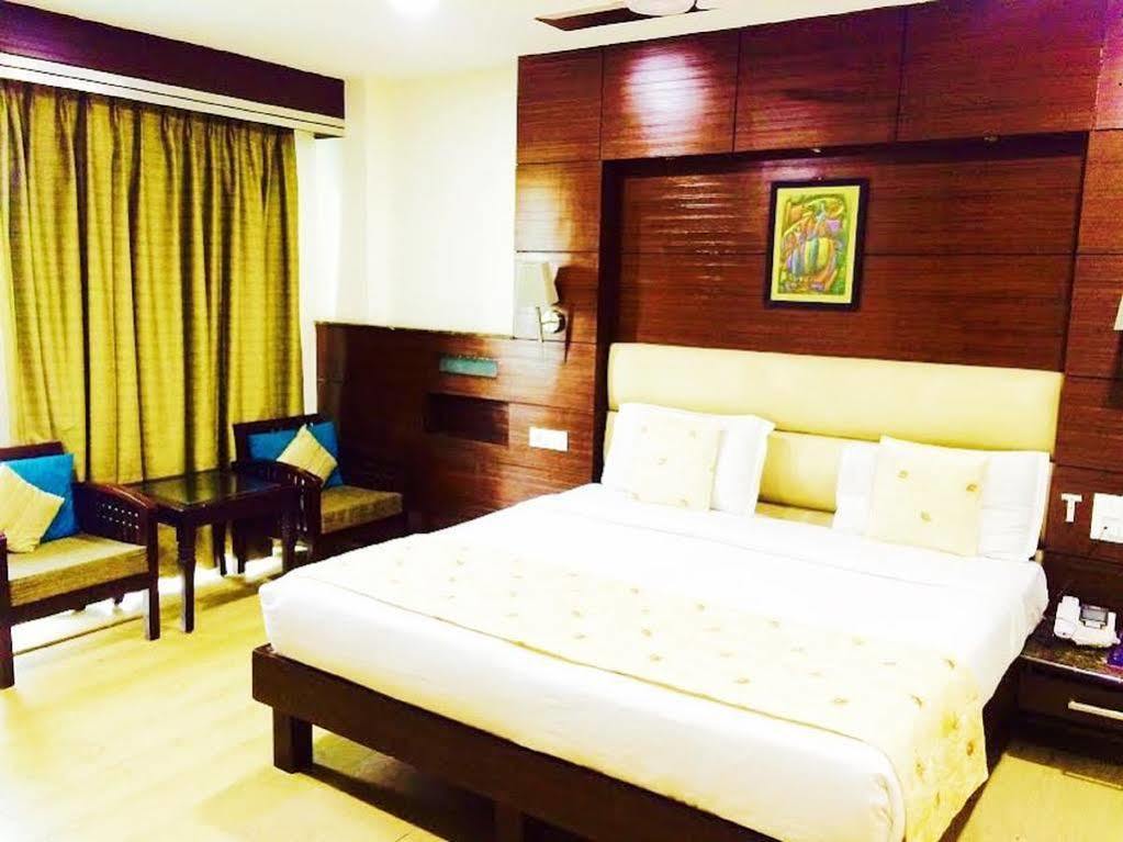 Fabhotel Admire Suites New Delhi Ngoại thất bức ảnh