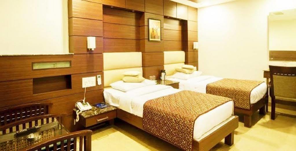 Fabhotel Admire Suites New Delhi Ngoại thất bức ảnh