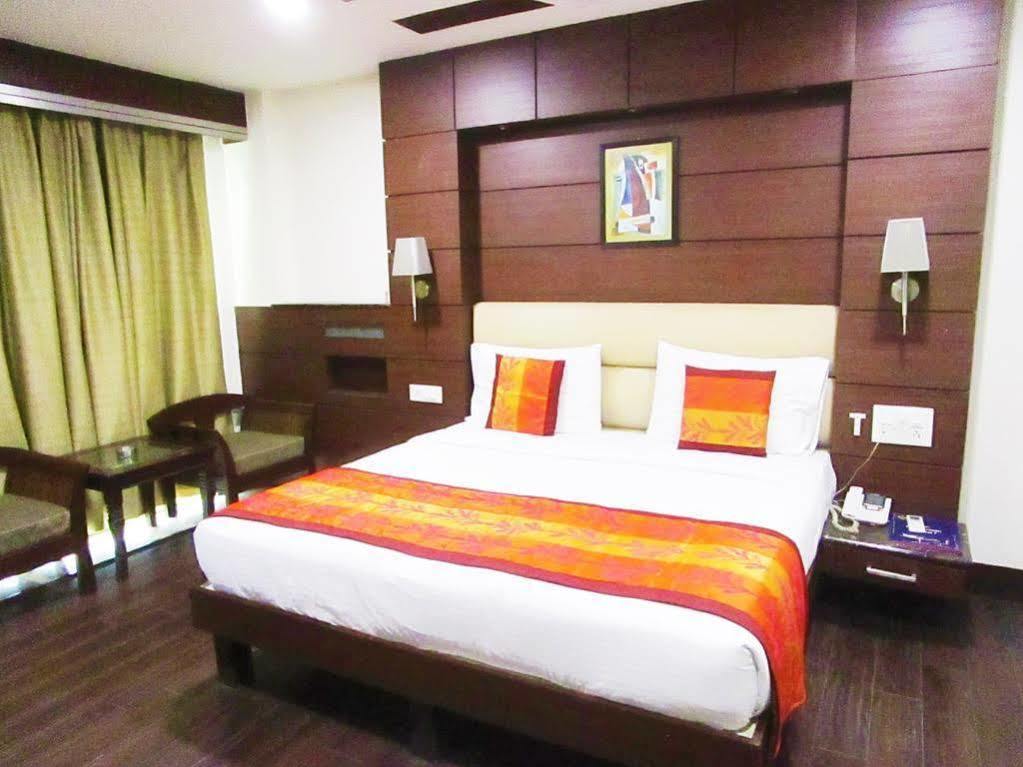Fabhotel Admire Suites New Delhi Ngoại thất bức ảnh