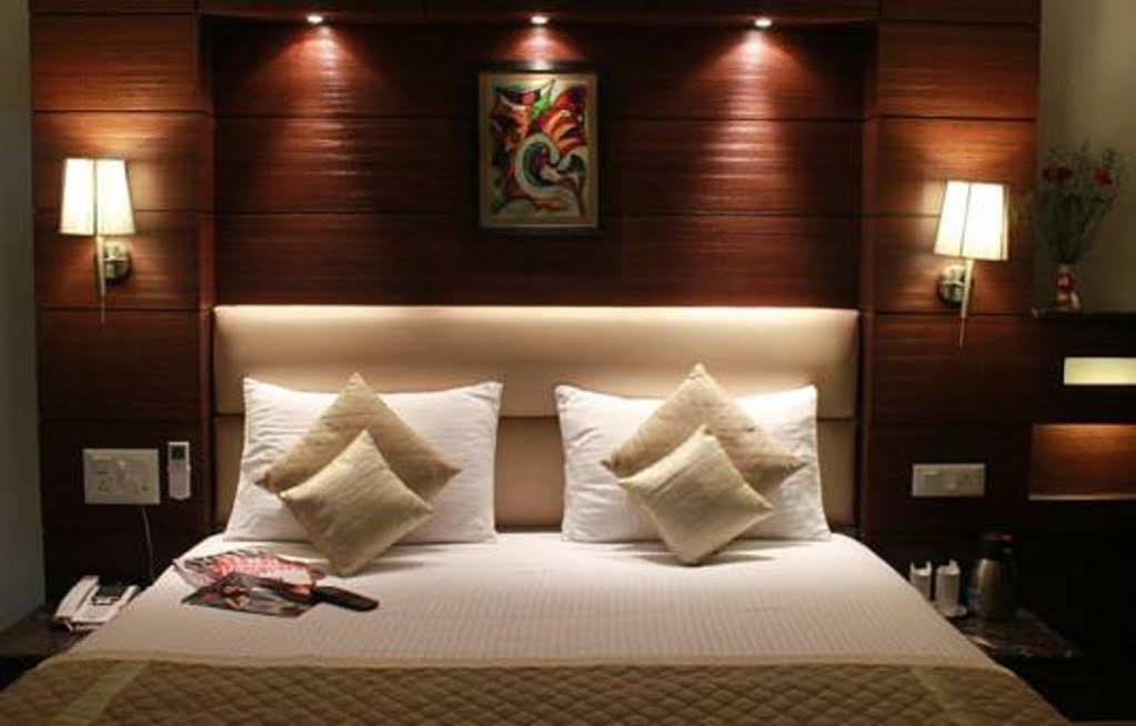 Fabhotel Admire Suites New Delhi Ngoại thất bức ảnh